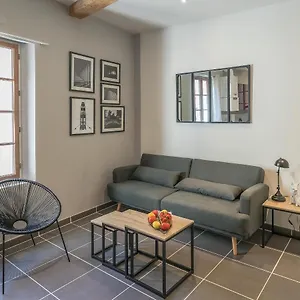Appartement Cœur De Au Pied De La Sorgue, LʼIsle-sur-la-Sorgue