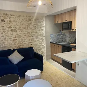 Appartement La Tour 2: Neuf Au Cœur De La Petite Venise, LʼIsle-sur-la-Sorgue